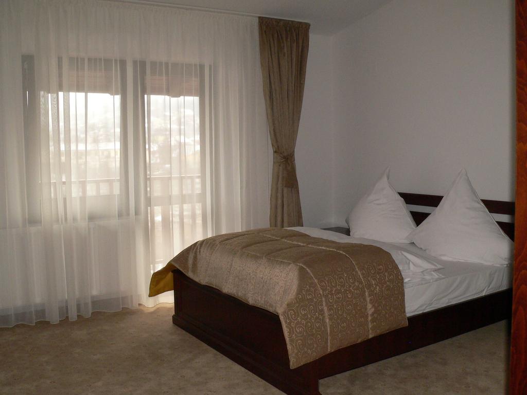 Pension Deutsches Haus Brasov Room photo